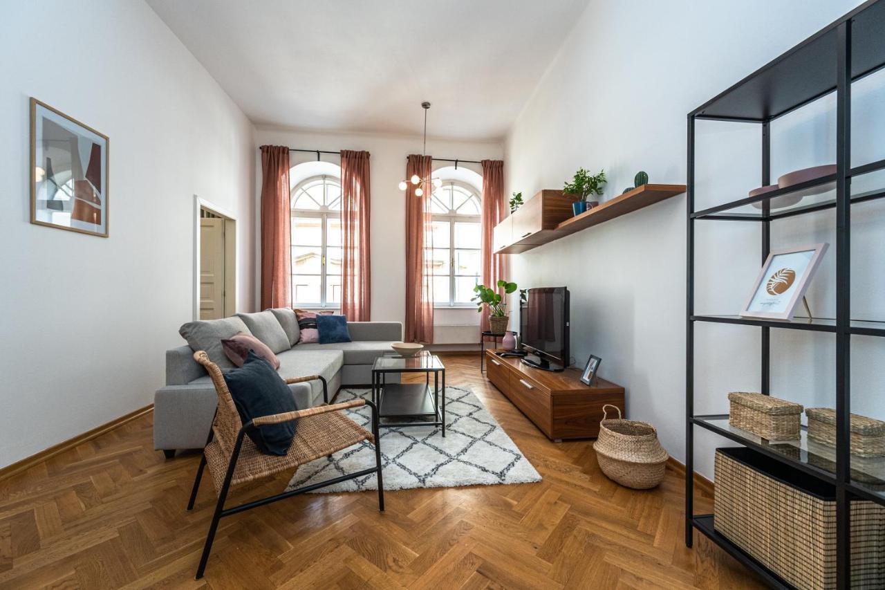 Charles Apartments In Old Town Прага Экстерьер фото