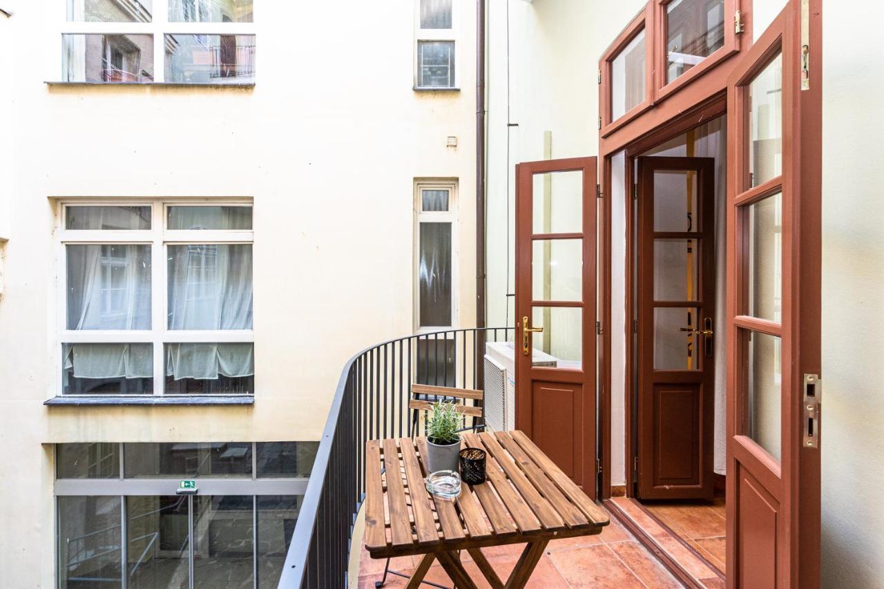 Charles Apartments In Old Town Прага Экстерьер фото