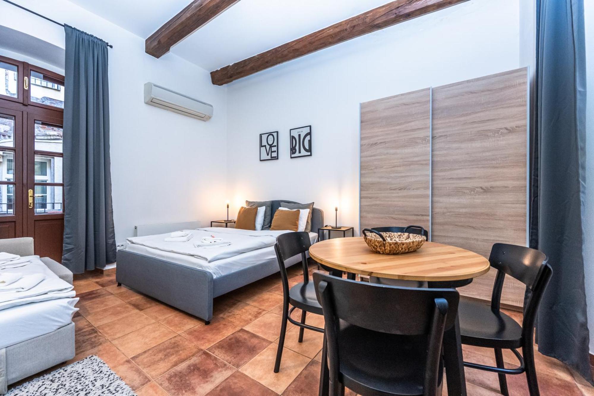 Charles Apartments In Old Town Прага Экстерьер фото