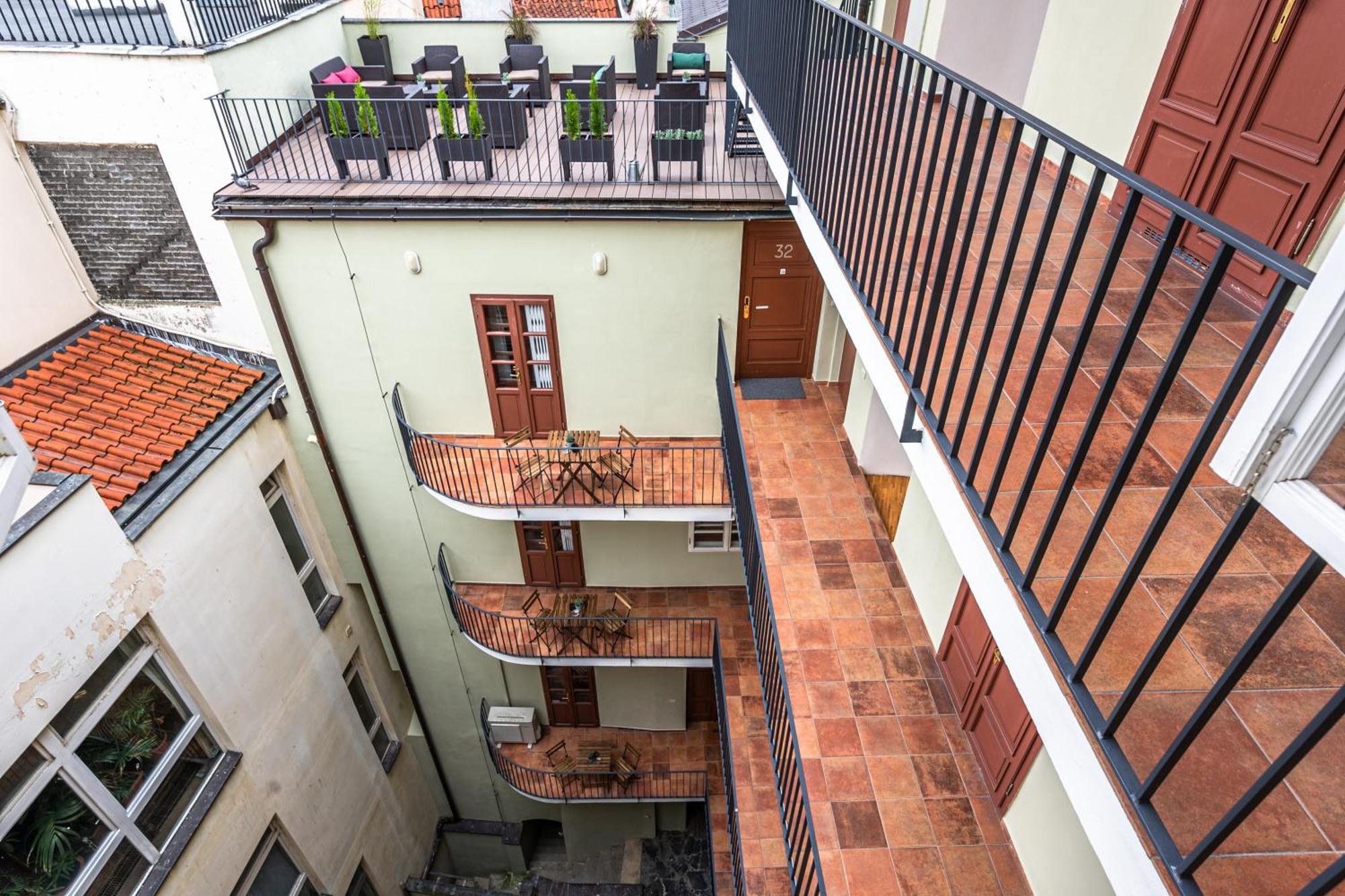 Charles Apartments In Old Town Прага Экстерьер фото